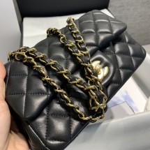 샤넬 클래식 뉴미니 플랩백 A69900