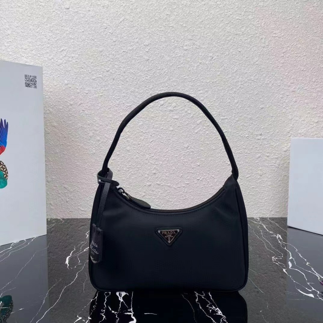 프라다 리에디션 나일론 호보백 블랙 1NE515_2DH0_F0002