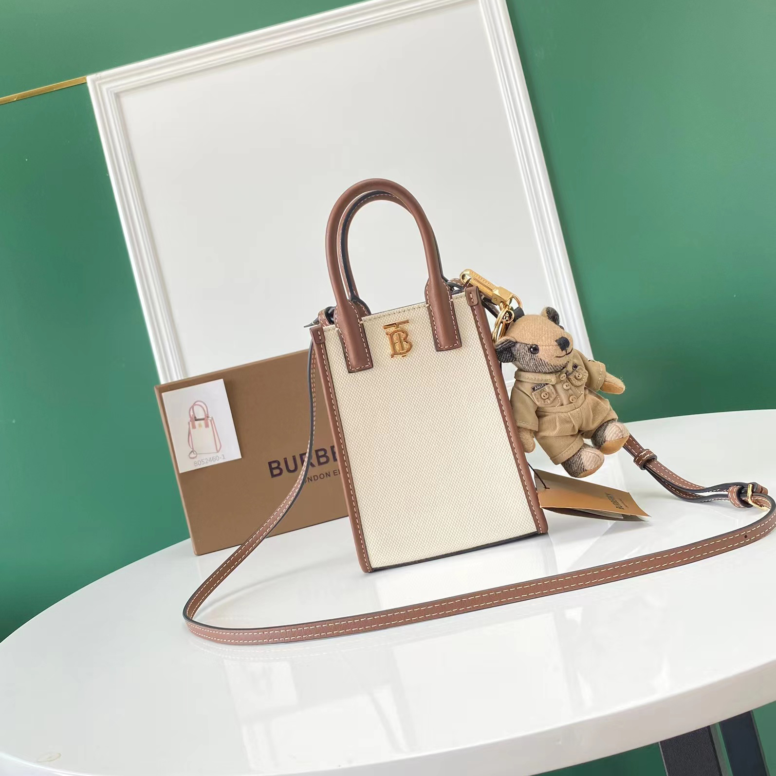Burberry 버버리 마이크로 캔버스 레더 프란시스 토트 8052460