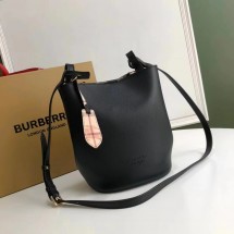 버버리 론 헤이마켓 스몰 버킷백 40571551