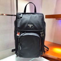 프라다 23SS 삼각로고 테수토 백팩 블랙 2VZ135