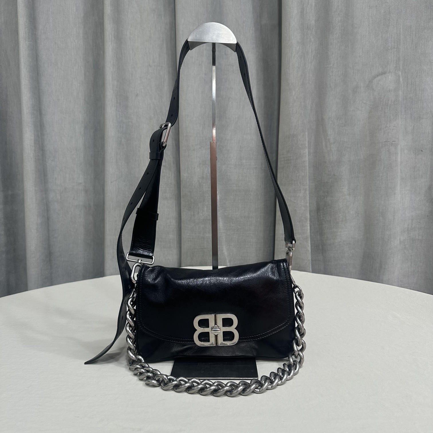 발렌시아가 Bb 스몰 플랩 숄더백 블랙 7485982AAIY1000