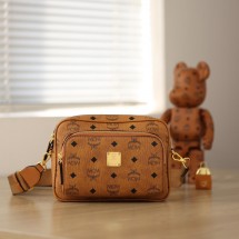MCM 클라식 비세토스 크로스바디 미듐 미니 카메라백 MMRAAKC02 000