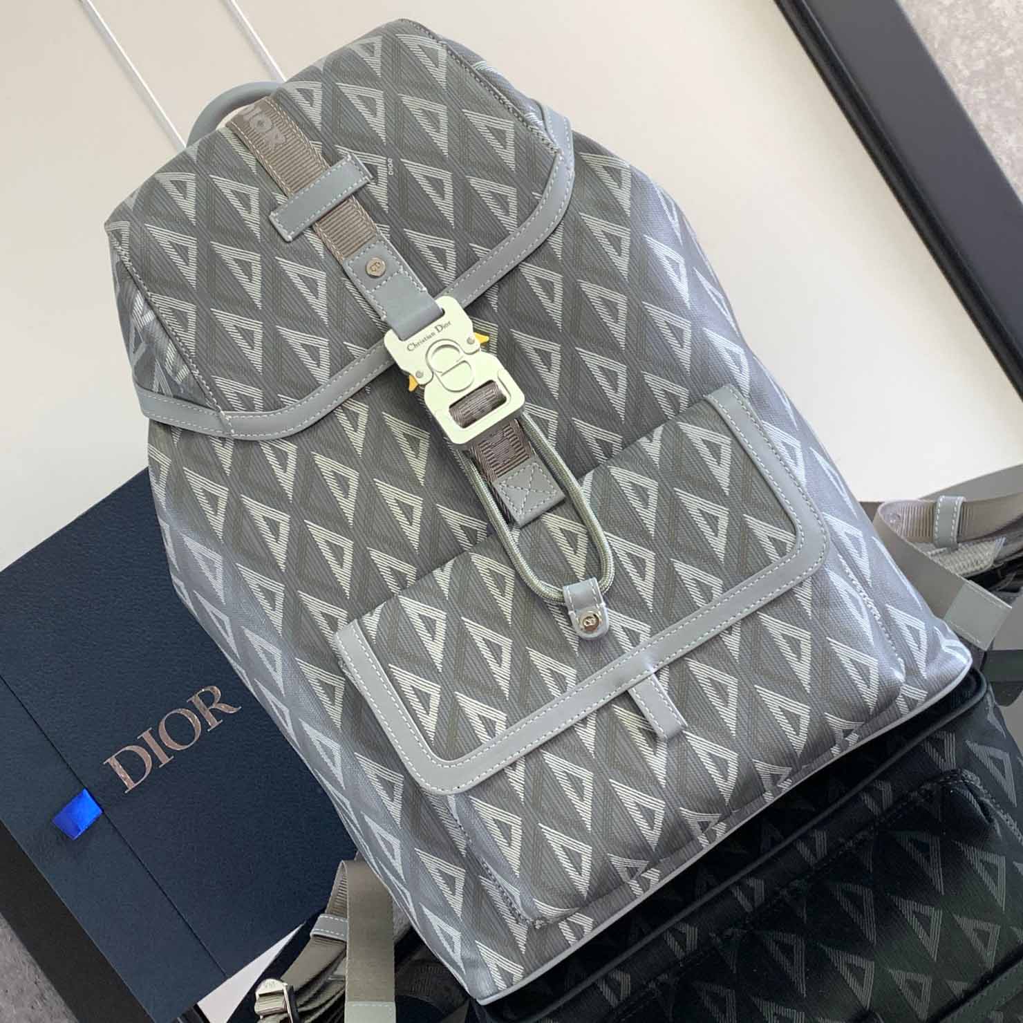 DIOR 디올 힛 더 로드 백팩 2칼라 1ESBA021CDP