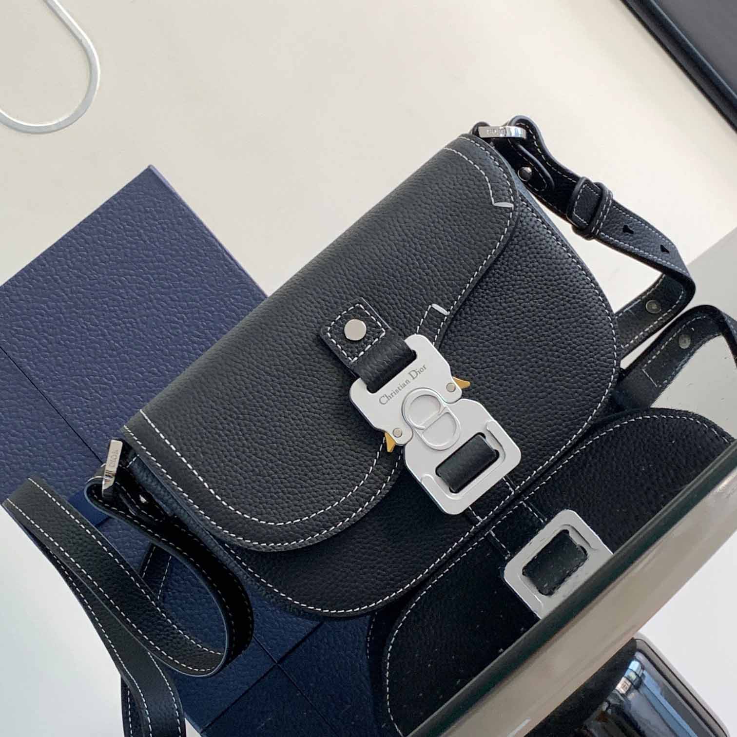 디올 DIOR 새들 스트랩 파우치 백 블랙 2ADCA435YKK H00N