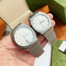 구찌 인터로킹 남녀공용 38mm & 34mm 메탈커플시계 YA163407