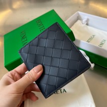 보테가베네타 24SS 블랙 인트레치아토 폴더 반지갑 749400