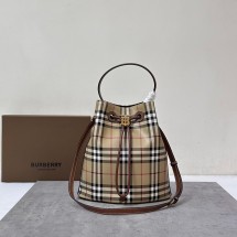 버버리 스몰 티비 버킷 가방 Small TB Bucket Bag 80739481