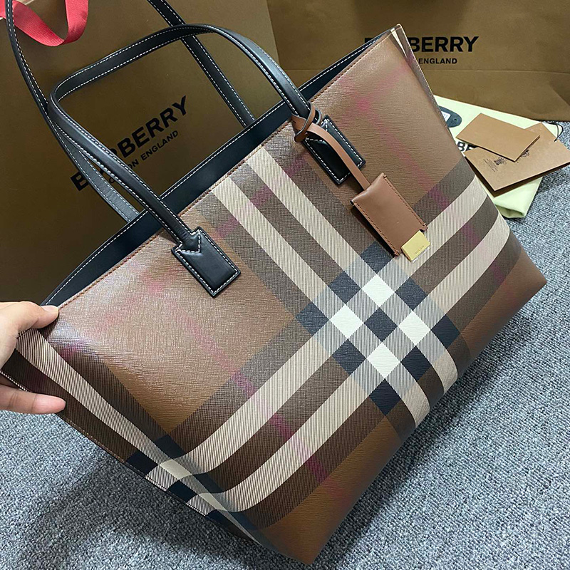 버버리 미디엄 체크 토트백 브라운 8069659