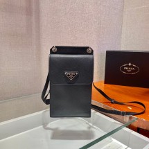 프라다 삼각로고 사피아노 레더 폰케이스 블랙 2ZH068