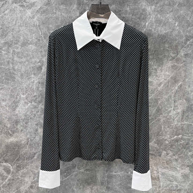 샤넬 FW24 로고만 프린트 싱글 긴팔셔츠 블랙화이트 P78128