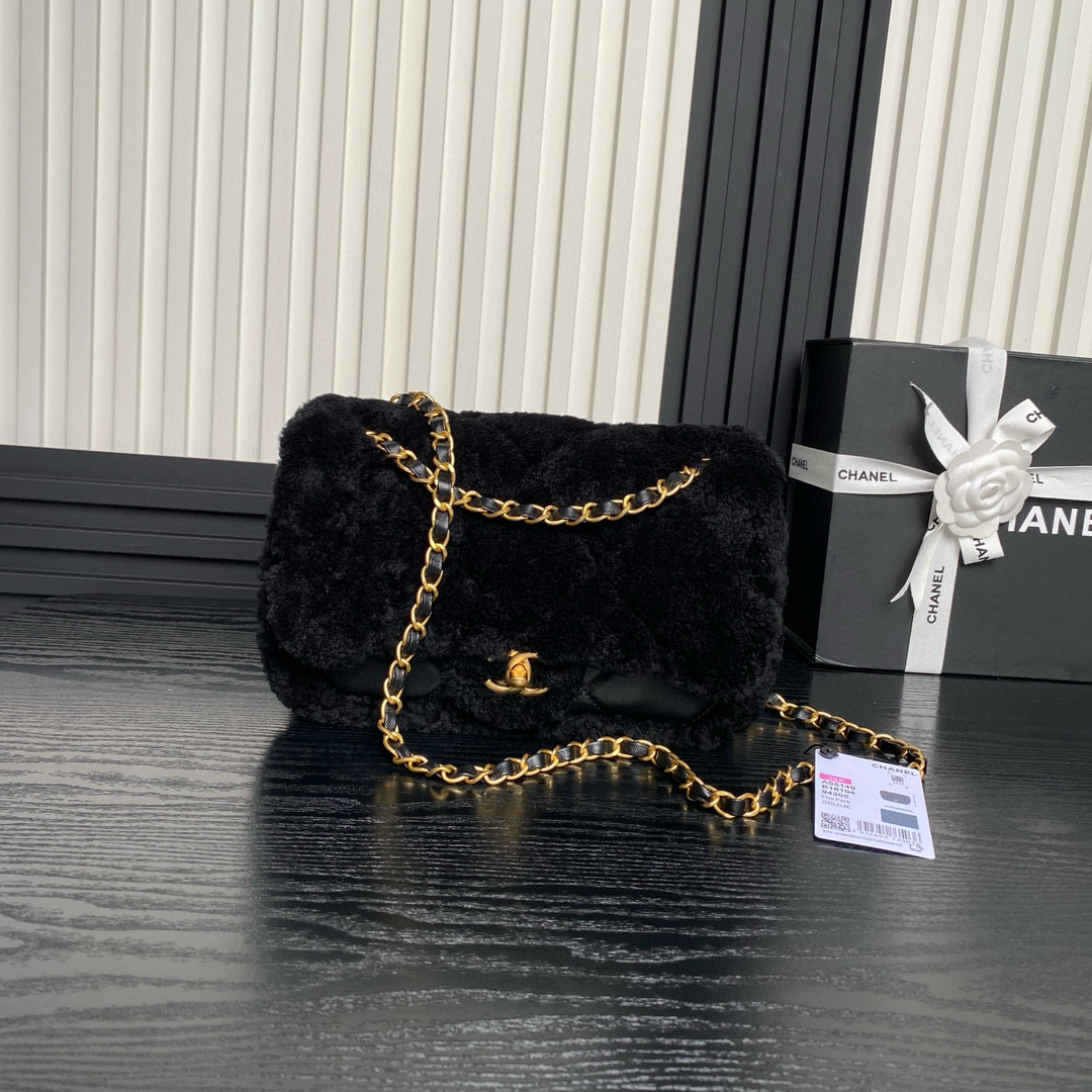 샤넬 24FW 시어링 미니 플랩백 램스킨  골드 메탈 AS5148