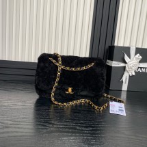 샤넬 24FW 시어링 미니 플랩백 램스킨  골드 메탈 AS5148